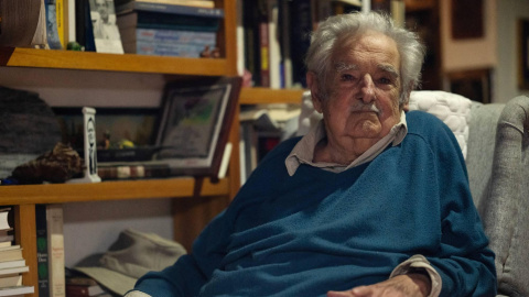 El expresidente de Uruguay, Jose Mujica, posa para una entrevista a la agencia AFP en su casa de Montevideo el pasado 28 de noviembre de 2024.