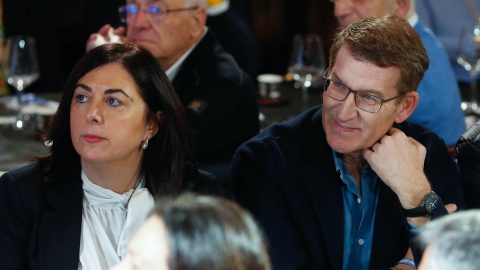 El presidente del PP, Alberto Núñez Feijóo, con la presidenta del partido en Lugo y vicepresidenta del Parlamento de Galicia, Elena Candia, en un acto en Sarria (Lugo) el pasado 10 de noviembre. El presidente del PP, Alberto Núñez Feijóo, con la presidenta del partido en Lugo y vicepresidenta del Parlamento de Galicia, Elena Candia, en un acto en Sarria (Lugo) el pasado 10 de noviembre.
