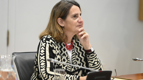 La vicepresidenta tercera y ministra para la Transición Ecológica y el Reto Demográfico, Teresa Ribera, durante la reunión del Comité de crisis para el seguimiento de los efectos de la DANA. La vicepresidenta tercera y ministra para la Transición Ecológica y el Reto Demográfico, Teresa Ribera, durante la reunión del Comité de crisis para el seguimiento de los efectos de la DANA.