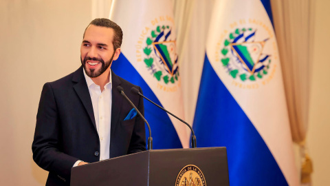 El presidente de El Salvador, Nayib Bukele, habla durante una transmisión en una cadena nacional de televisión, a 16 de septiembre de 2022. El presidente de El Salvador, Nayib Bukele, habla durante una transmisión en una cadena nacional de televisión, a 16 de septiembre de 2022.