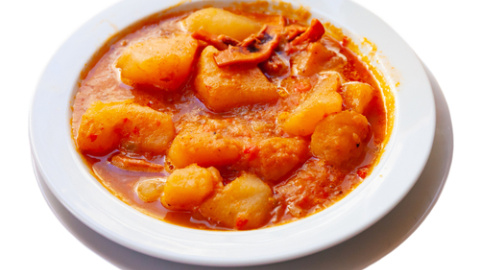 Patatas con calamar. Patatas con calamar.