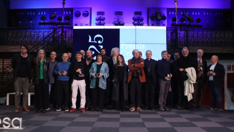 Foto de família dels guardonats dels Premis Crítica Serra d'Or 2025 Foto de família dels guardonats dels Premis Crítica Serra d'Or 2025