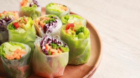Imagen de royitos de arroz con verduras.