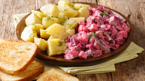 Imagen de una ensalada heringsalat. Imagen de una ensalada heringsalat.