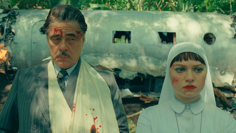 La trama fenicia Benicio Del Toro como Zsa-Zsa Korda y Mia Threapleton como Liesl en 'La trama fenicia'.