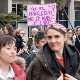 Varias mujeres protestan durante la manifestación convocada por la Coordinadora 8M por el Día Internacional de la Mujer, a 8 de marzo de marzo de 2023, en Lleida, Catalunya (España).