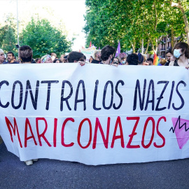 Decenas de personas participan en una manifestación centrada en el colectivo trans, a 28 de junio de 2021, en Madrid, (España).