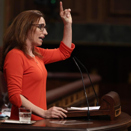 La ministra de Sanidad, Mónica García, interviene durante una sesión plenaria en el Congreso de los Diputados, a 20 de marzo de 2025, en Madrid (España).