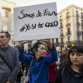 Concentración contra la sentencia absolutoria del futbolista Dani Alves bajo el lema "Vergüenza e impunidad", a 30 de marzo en Barcelona.
