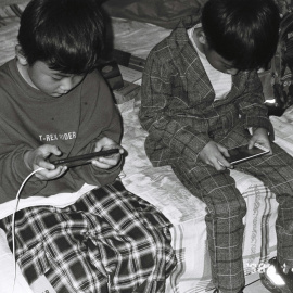 Los niños conviven en el universo digital con un sinfín de riesgos que atentan directamente contra sus derechos.