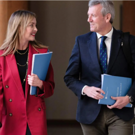 El presidente de la Xunta, Alfonso Rueda, y su conselleira de Política Social e Igualdade, Fabiola García, en la sede de la Xunta en una imagen de archivo.
