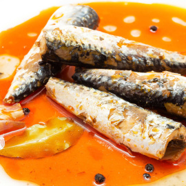 Caballa en escabeche