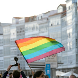 Una bandera del colectivo LGTBI+ durante una manifestación por el Orgullo LGTBI+, en A Coruña, Galicia.
