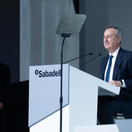 El consejero delegado de Banco Sabadell, César González-Bueno, durante la junta general de accionistas, en Sabadell (Barcelona).