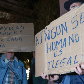 Miembros de la comunidad senegalesa de Sevilla en una protesta para exigir "claridad y justicia" tras la muerte del vendedor ambulante. Archivo
