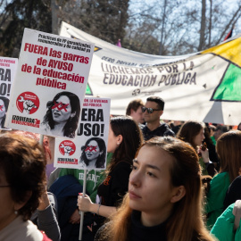 Varias personas durante una manifestación por la educación pública, a 23 de febrero de 2025, en Madrid (España). Imagen de archivo.